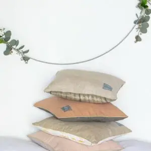 La broderie de Cilaos. La housse de coussin carrée