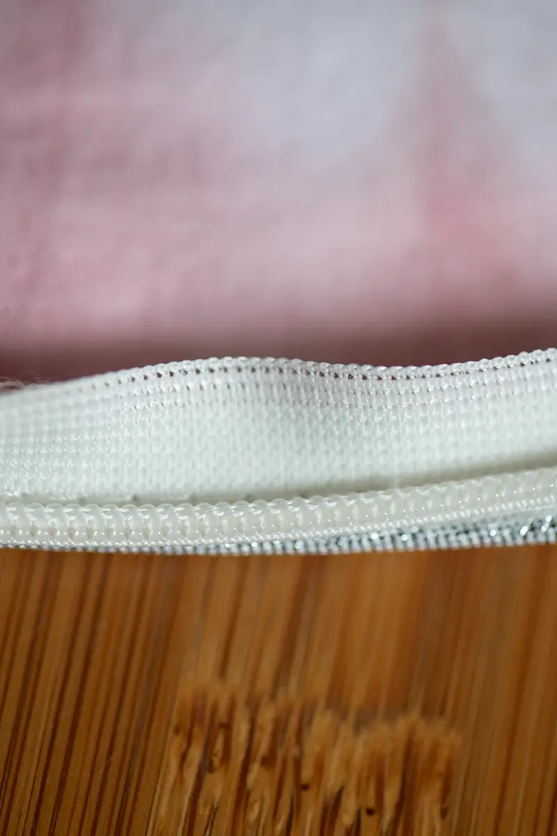 La broderie de Cilaos. La housse de coussin rectangulaire – Image 3