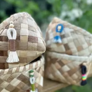 Le vacoa tressé. Le panier pompon