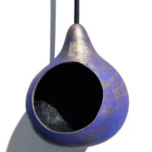 La calebasse. Le rangement patiné bleu et doré