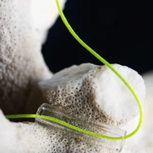 Le collier. Tube verre fluo