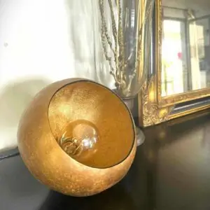 La calebasse. La lampe baladeuse patiné doré