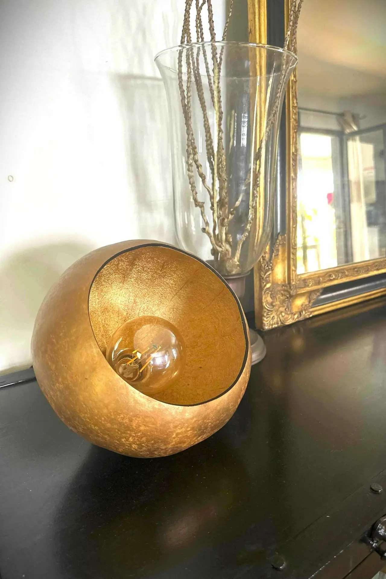 La calebasse. La lampe baladeuse patiné doré