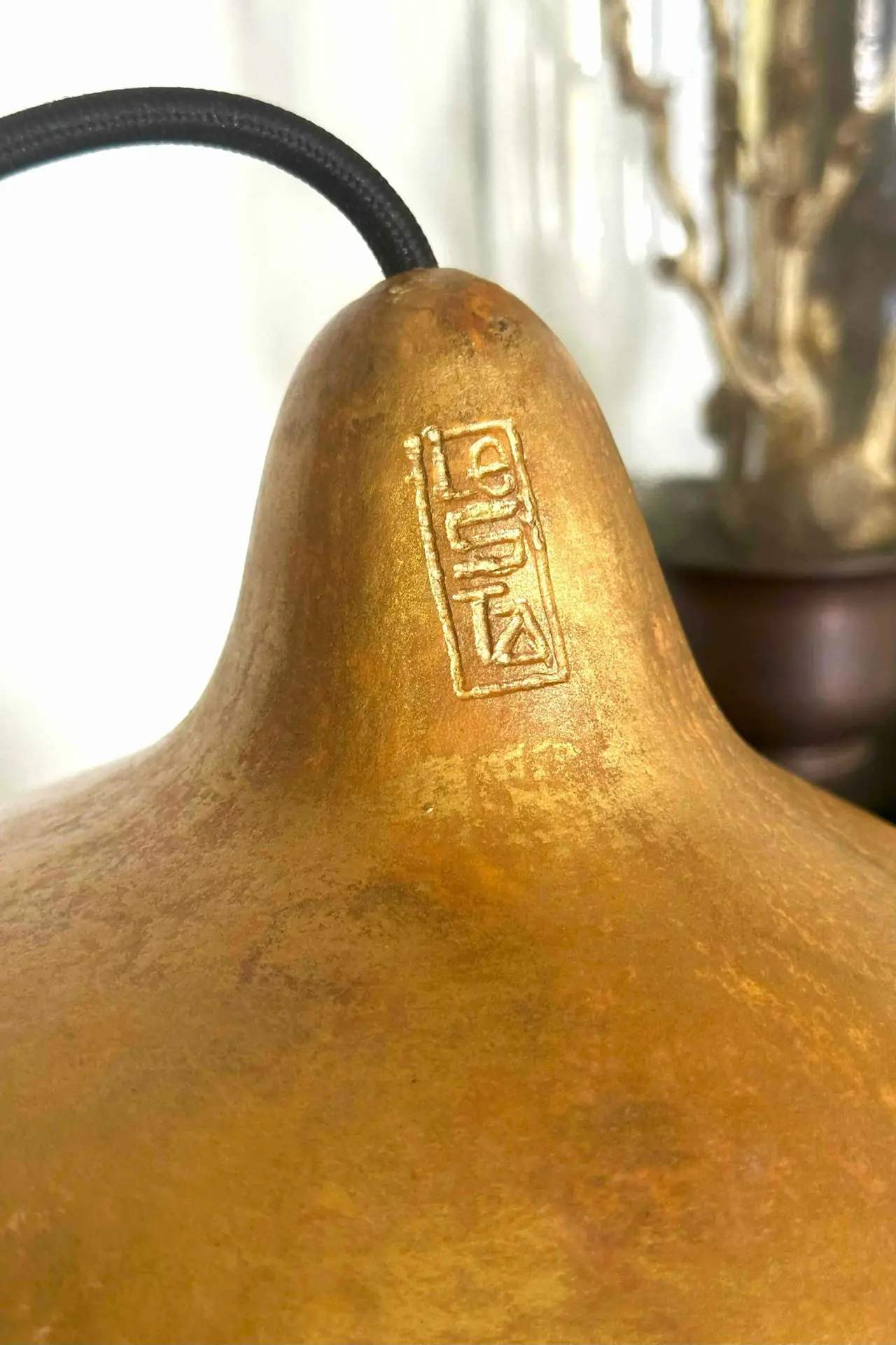 La calebasse. La lampe baladeuse patiné doré – Image 4