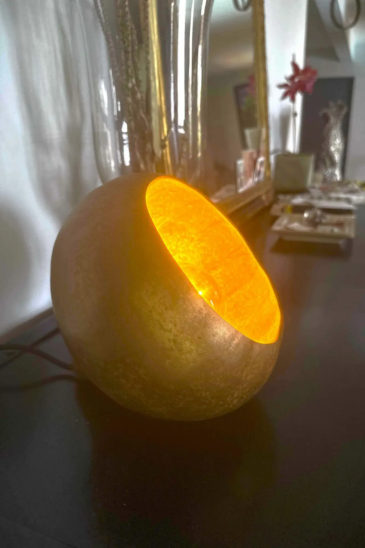 La calebasse. La lampe baladeuse patiné doré – Image 3